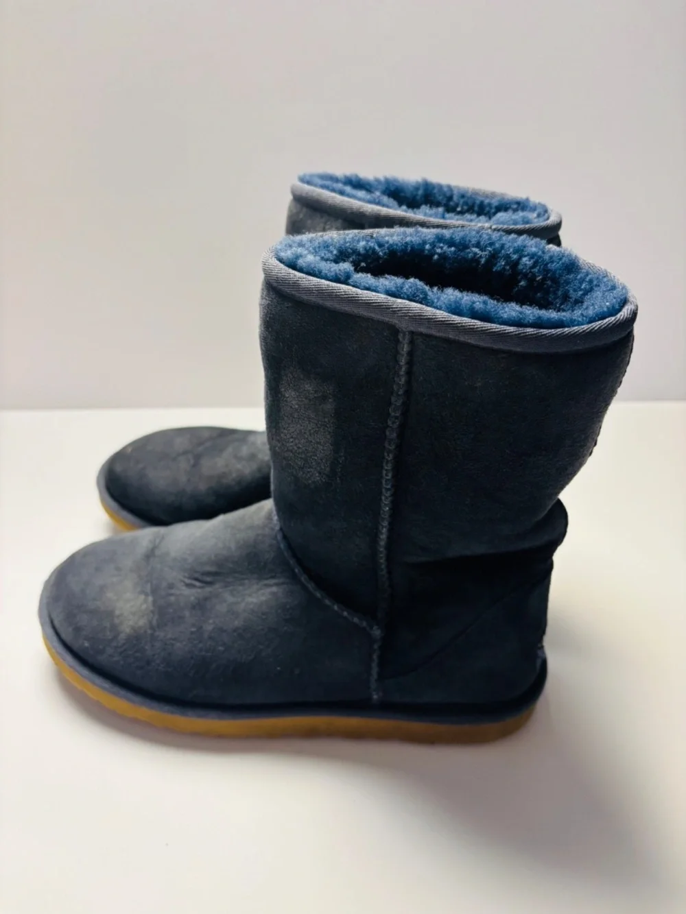 UGG Australia Classic Short Navy Blue Suede Sheepskin Boots Women’s Size 6